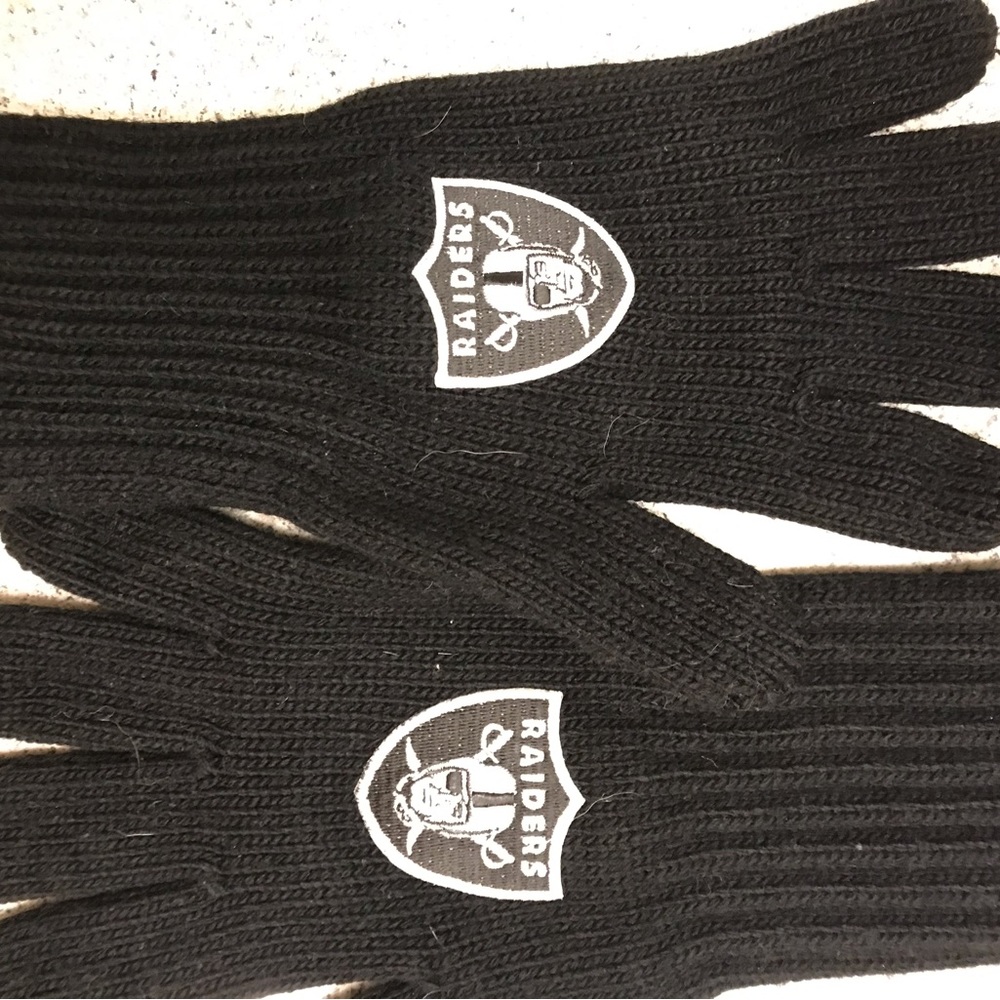 Mens Raiders  knit gloves